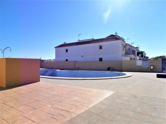 Bungalow en Venta en Alicante (Torrevieja) Ref.:252 Foto 9